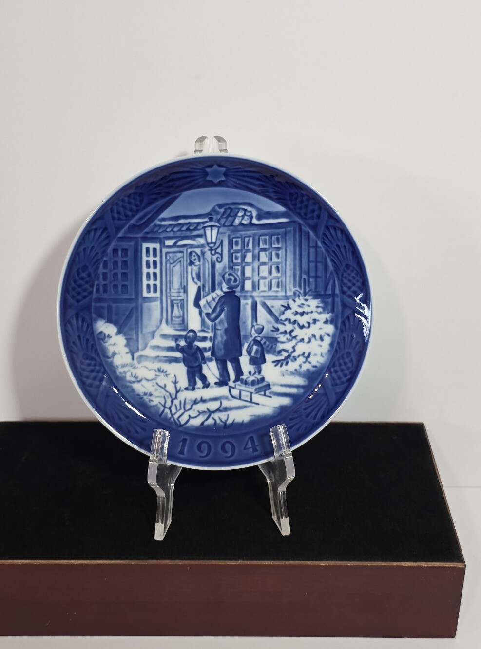 Royal Copenhagen 1994 Christmas Plate Shopping Blue White Porcelain